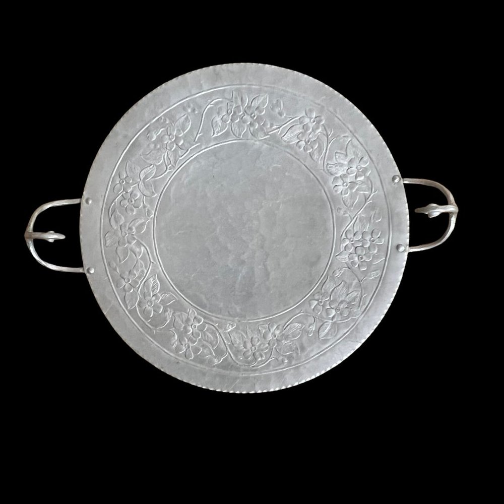 Vtg Everlast Hammered Aluminum Floral Motif Round Serving Tray Scrolled Handles